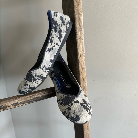 Rothy’s The Flat Original Gray Geometric Camo Flat Slip On Size 9 - Picture 3 of 11